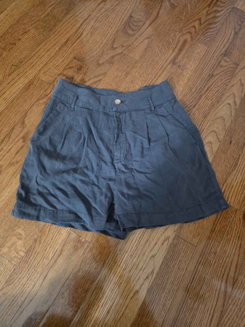 Faherty High-Waist Pleated Shorts - Dark Gray